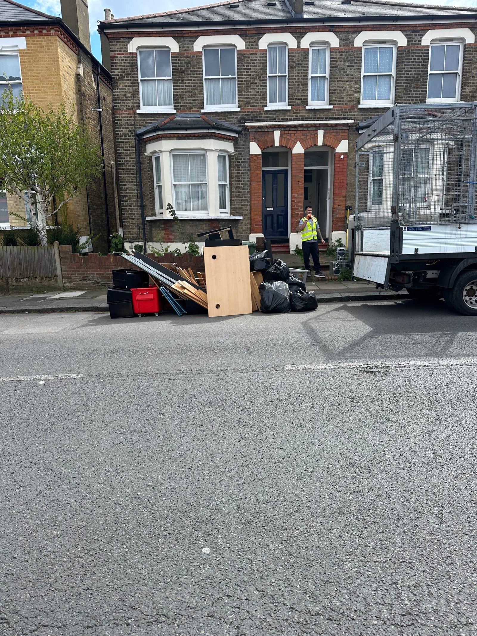 Office and retail waste – desks, chairs, packaging, IT/WEEE