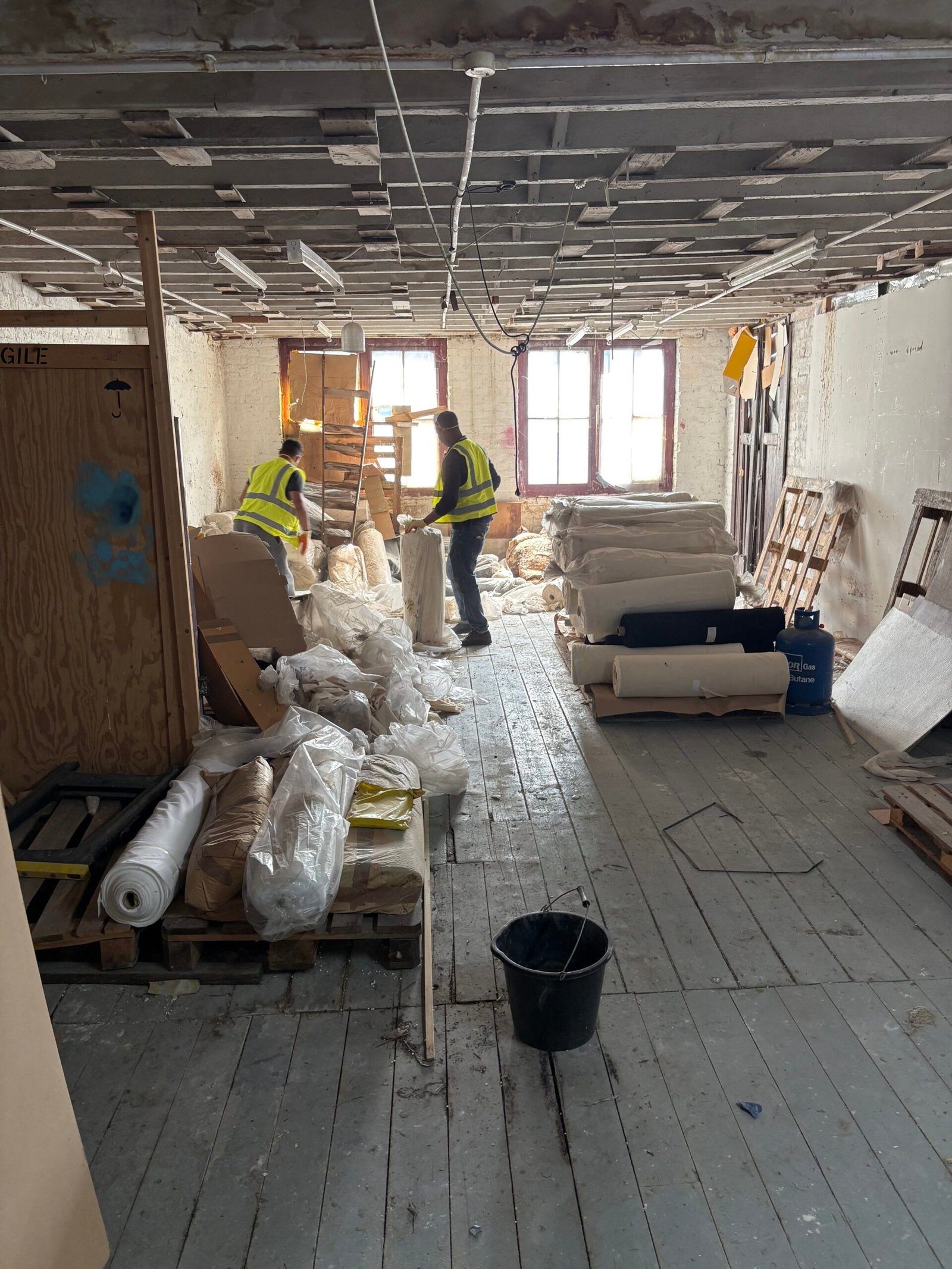 MM Rubbish Clearance team removing bulky furniture