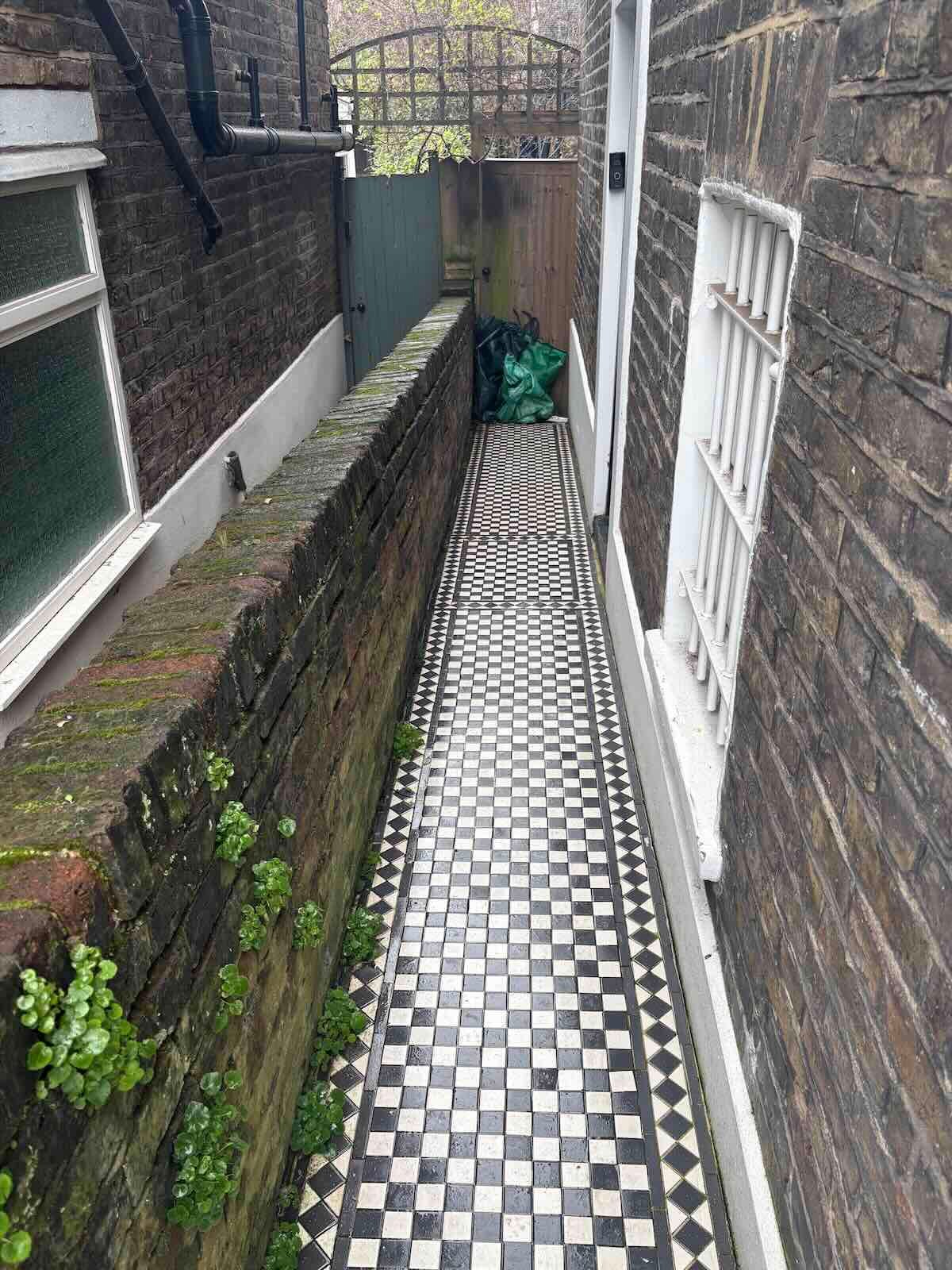 After side passage clearance N1 – fully cleared access by MM Rubbish Clearance on Southgate Road Islington