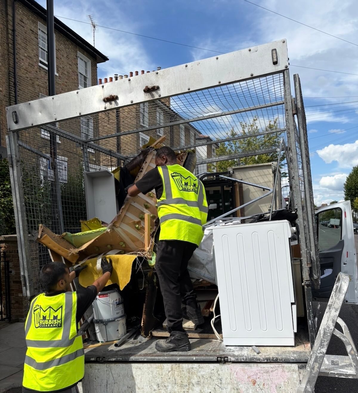 Rubbish clearance North London – MM Rubbish Clearance team loading sofa, mattress and washing machine in De Beauvoir N1