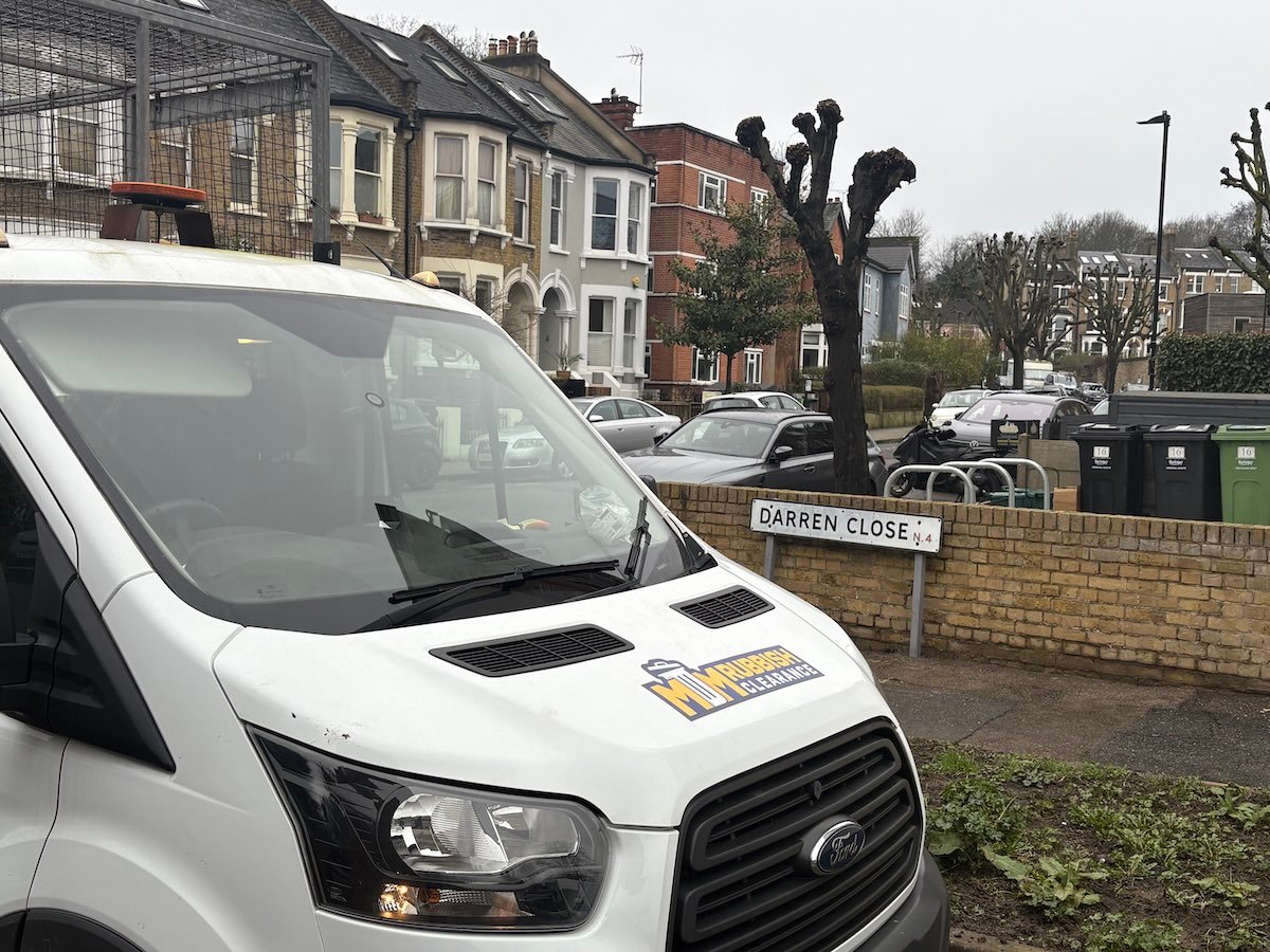 Furniture removal in Finsbury Park N4 Darren Close by MM Rubbish Clearance
