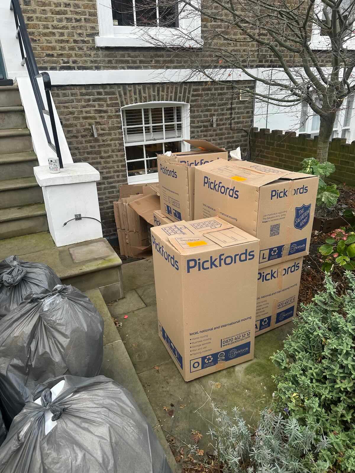 House clearance in De Beauvoir Town N1 — before clearance by MM Rubbish Clearance