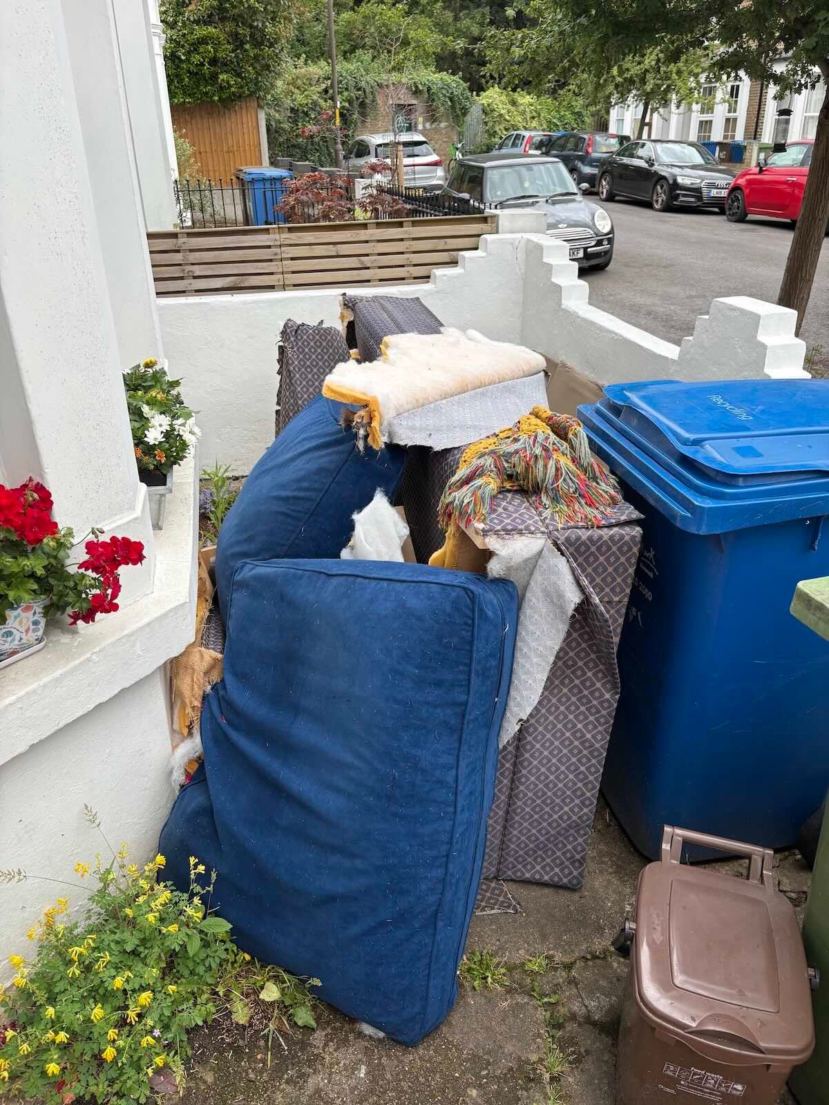 End of tenancy clearance on Kirkwood Road SE15 before rubbish removal